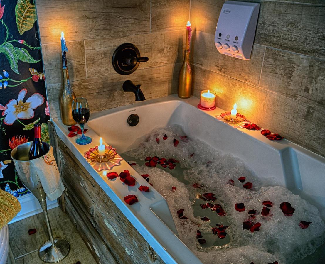 Chateau Royale, Pet Friendly, On Bayou, Downtown! New Iberia Esterno foto